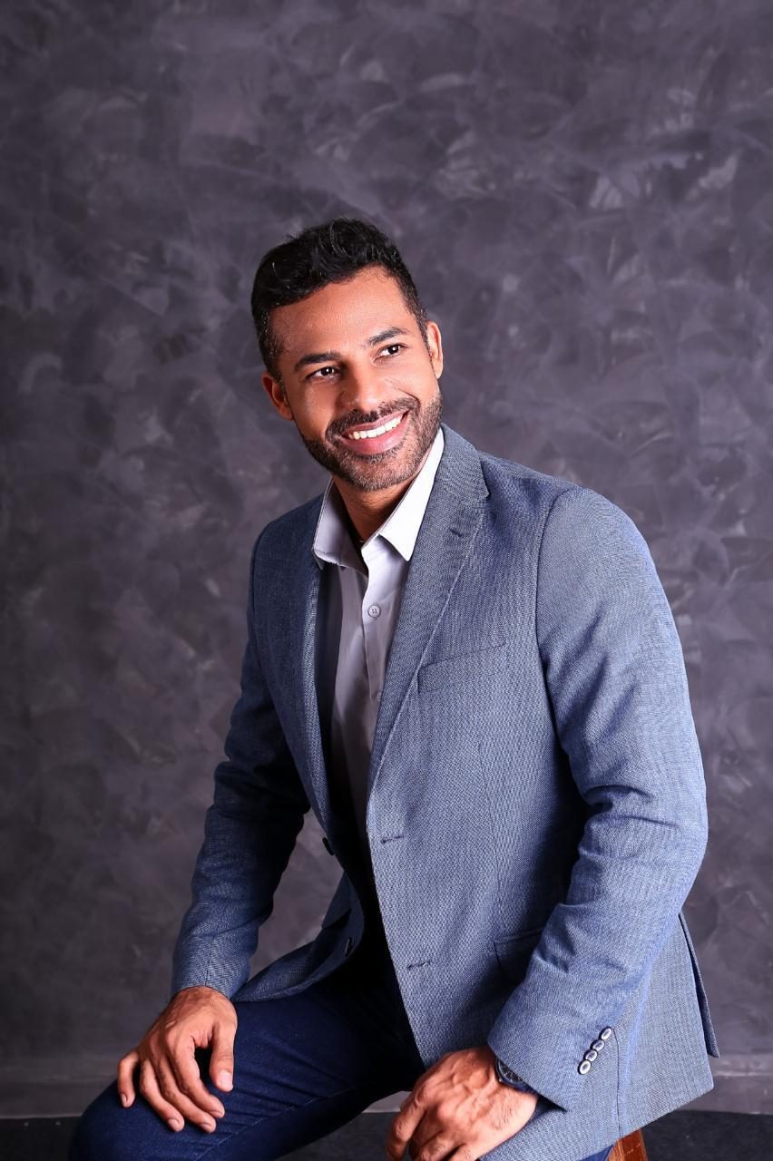 Dr. Rafael Inácio, psiquiatra, em retrato de estúdio
